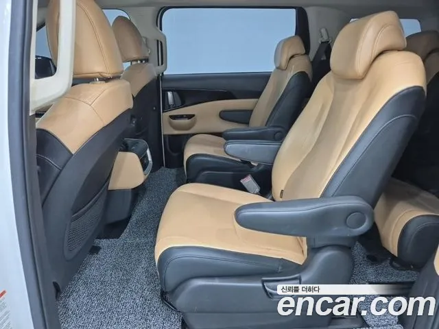 Kia Carnival Generation 4 — Фото автомобиля 15