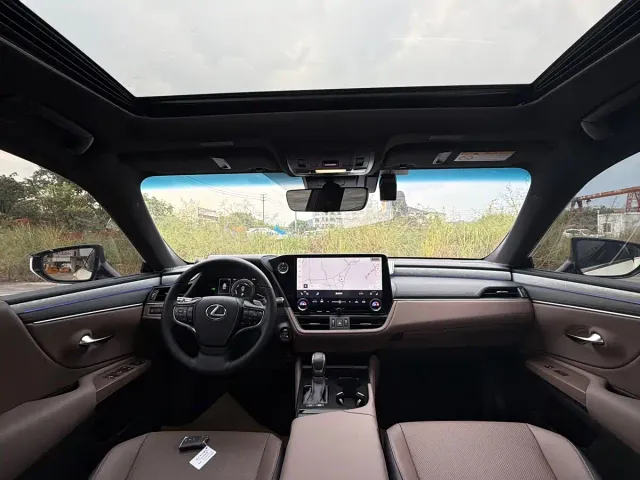 Lexus ES — Фото автомобиля 6