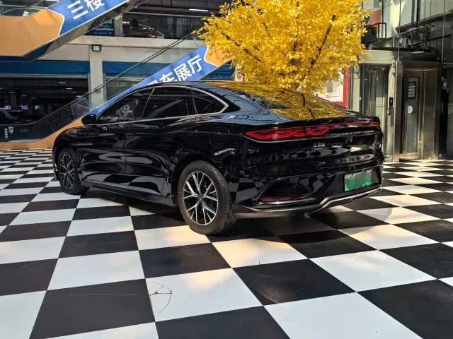 BYD Han — Фото автомобиля 9