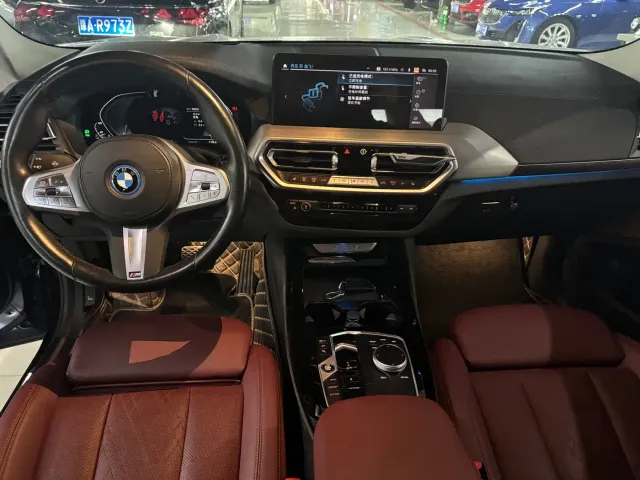 BMW iX3 — Фото автомобиля 6