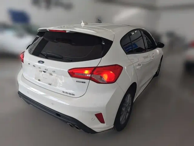 Ford Focus — Фото автомобиля 9