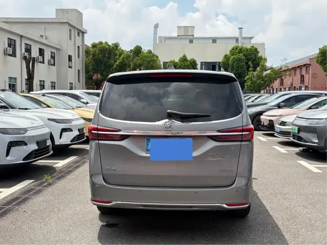 Buick GL8 — Фото автомобиля 9
