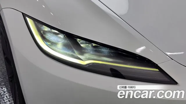 Tesla Model 3 — Фото автомобиля 20