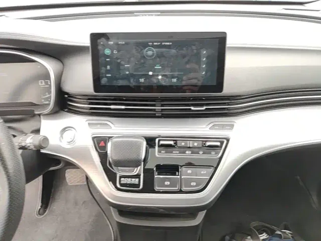 Roewe iMAX8 — Фото автомобиля 12