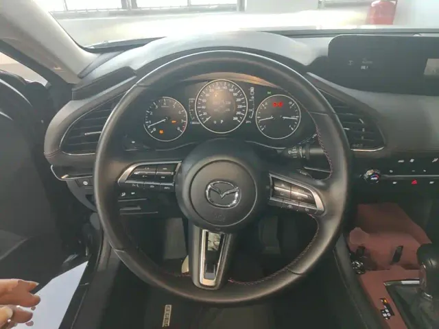 Mazda Axela — Фото автомобиля 10
