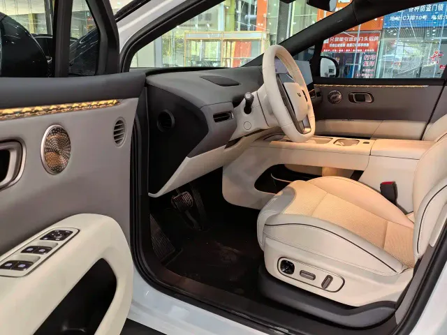 Li Auto i6 — Фото автомобиля 7