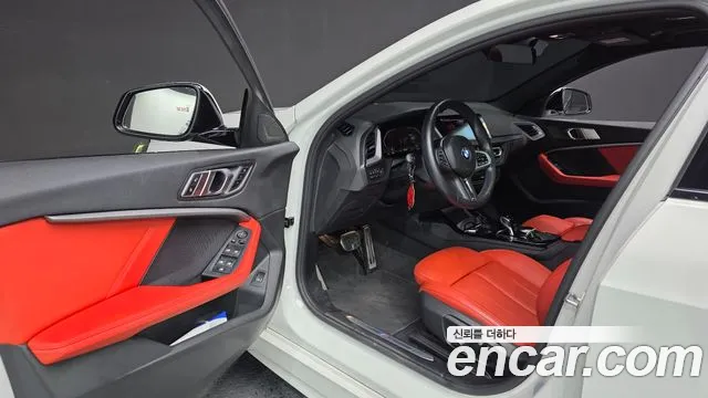 BMW 1 Series F40 — Фото автомобиля 10