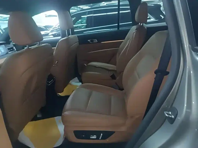 Li Auto ONE — Фото автомобиля 16
