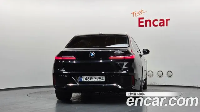 BMW 7 Series G70 — Фото автомобиля 4