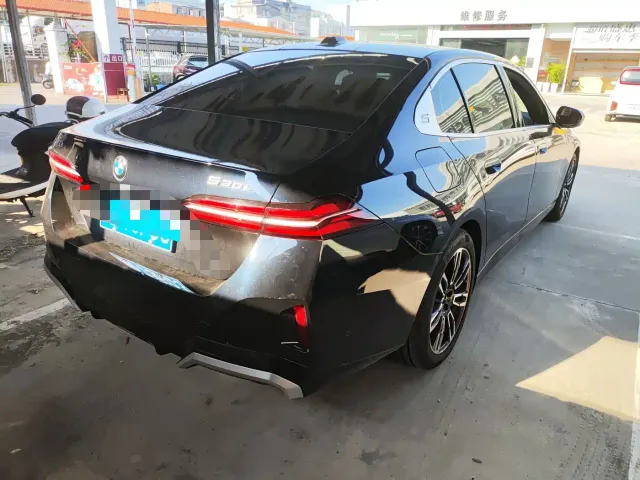 BMW 5 Series — Фото автомобиля 3