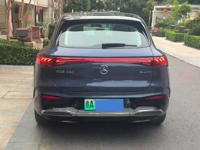 Mercedes-Benz EQS SUV — Фото автомобиля 3