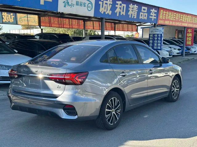 Roewe i5 — Фото автомобиля 9