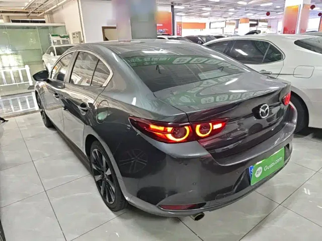 Mazda Axela — Фото автомобиля 4
