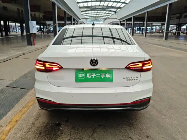 Volkswagen Lavida — Фото автомобиля 5