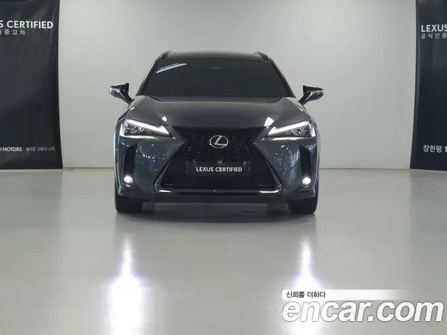 Lexus UX — Фото автомобиля 3