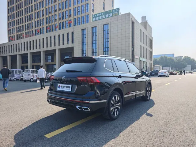 Volkswagen Tiguan L — Фото автомобиля 12
