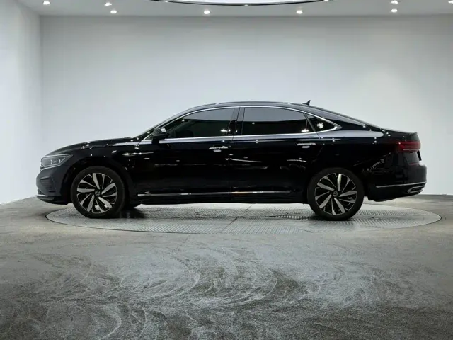 Volkswagen Passat — Фото автомобиля 5