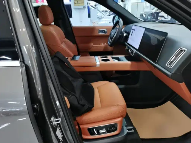 Li Auto L9 — Фото автомобиля 24