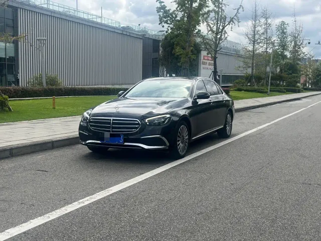 Фотография автомобиля — Mercedes-Benz E-Class