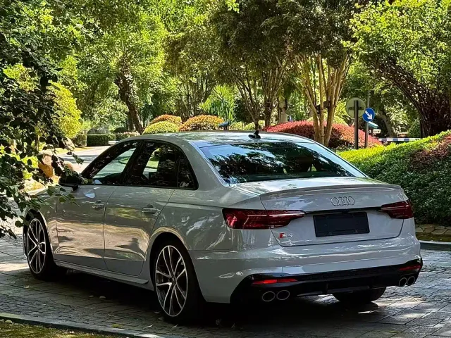 Audi S4 — Фото автомобиля 6
