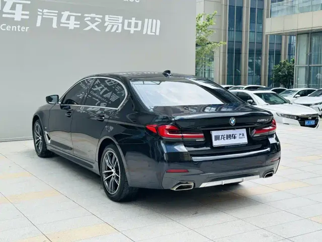 BMW 5 Series — Фото автомобиля 16