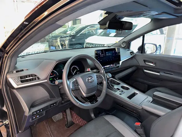 Toyota Sienna — Фото автомобиля 7