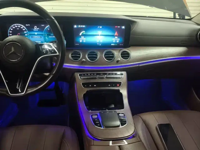 Mercedes-Benz E-Class — Фото автомобиля 9
