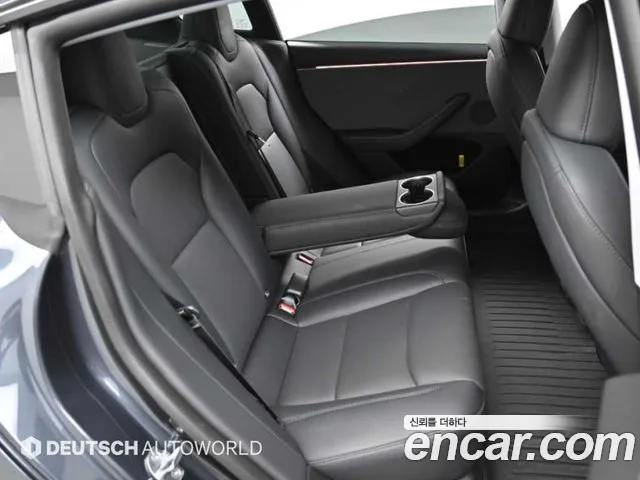 Tesla Model 3 — Фото автомобиля 12