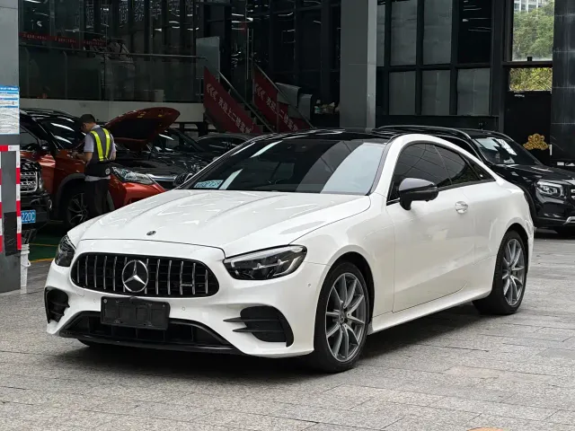 Фотография автомобиля — Mercedes-Benz E-Class