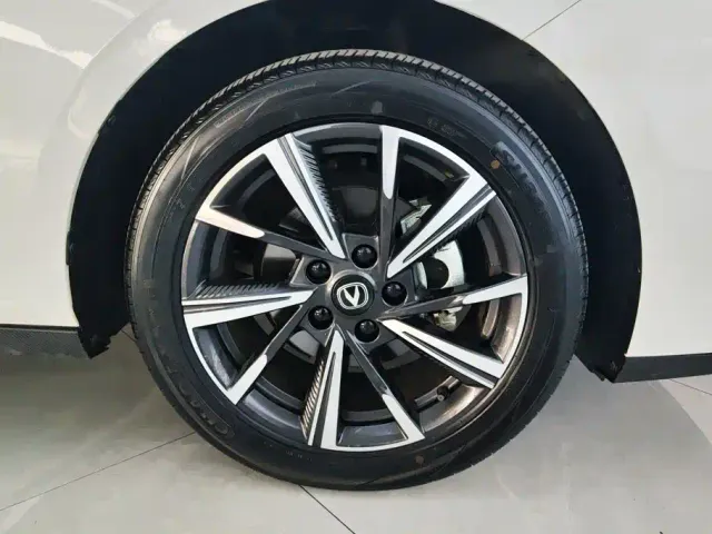 Changan Eado — Фото автомобиля 6