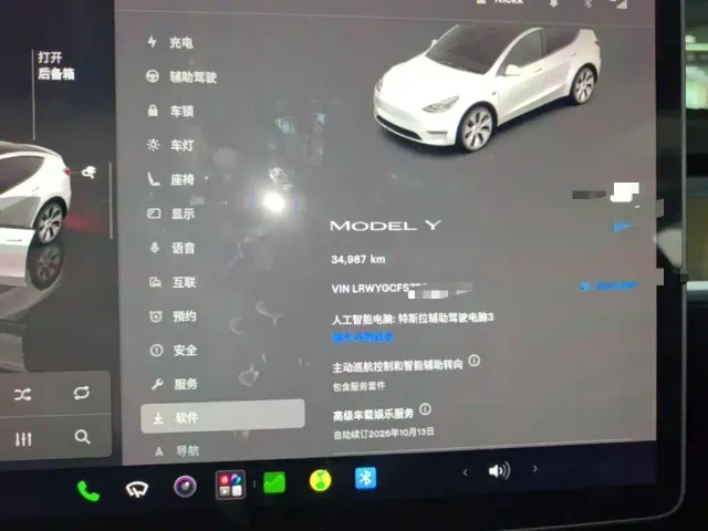 Tesla Model Y — Фото автомобиля 11