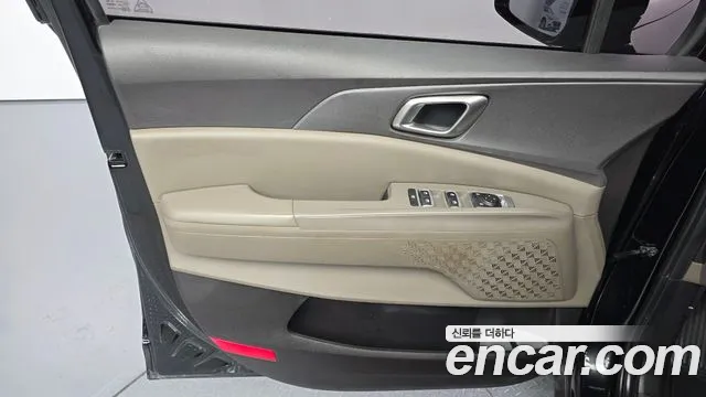 Kia Carnival Generation 4 — Фото автомобиля 13