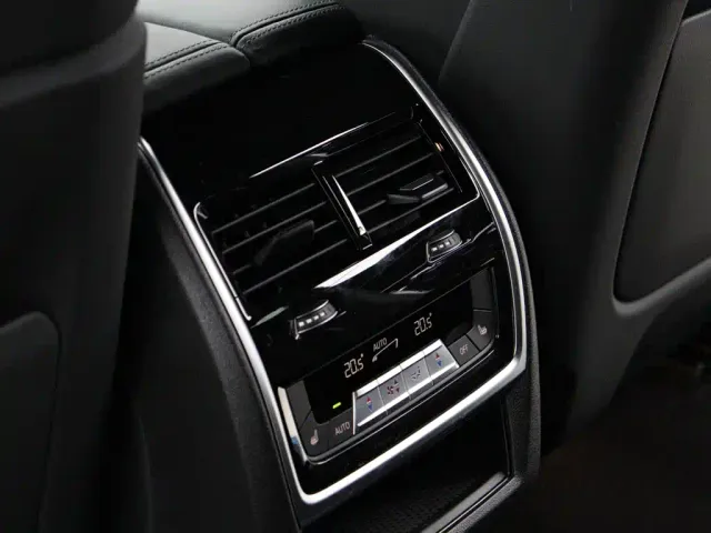 BMW XM — Фото автомобиля 8