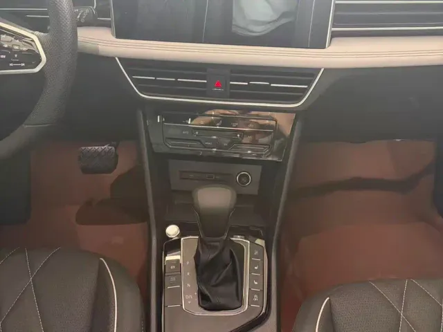 Volkswagen Tiguan L — Фото автомобиля 11