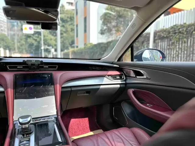 Hongqi H5 — Фото автомобиля 12