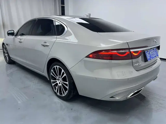 Jaguar XFL — Фото автомобиля 6
