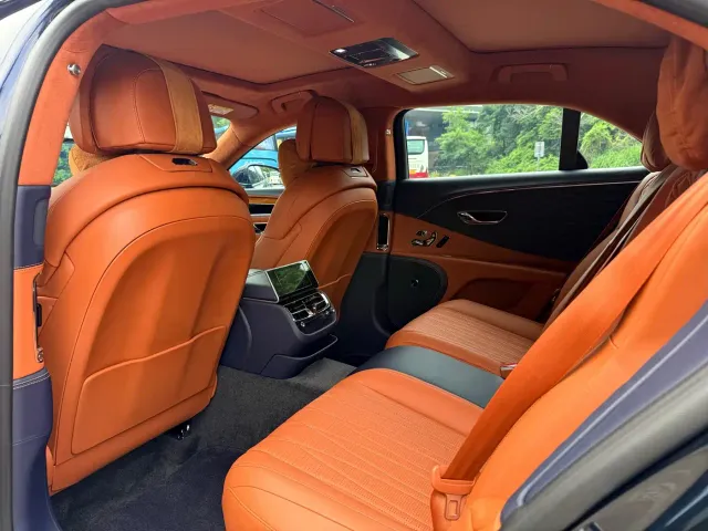Bentley Flying Spur — Фото автомобиля 14