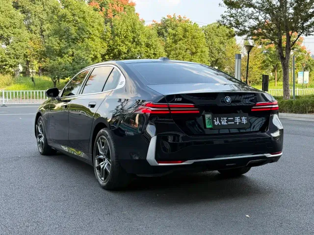 BMW i5 — Фото автомобиля 5
