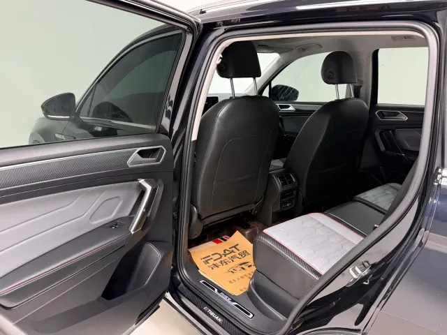 Volkswagen Tiguan L PHEV — Фото автомобиля 15