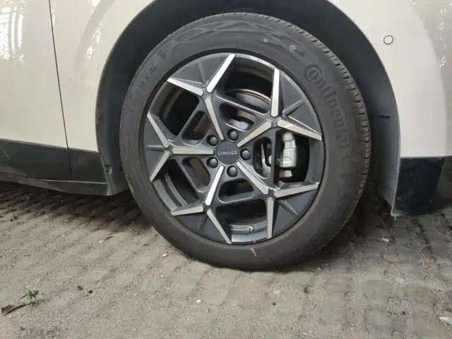 Lynk & Co Z20 — Фото автомобиля 8