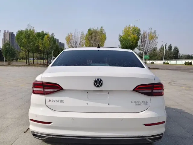 Volkswagen Lavida — Фото автомобиля 8