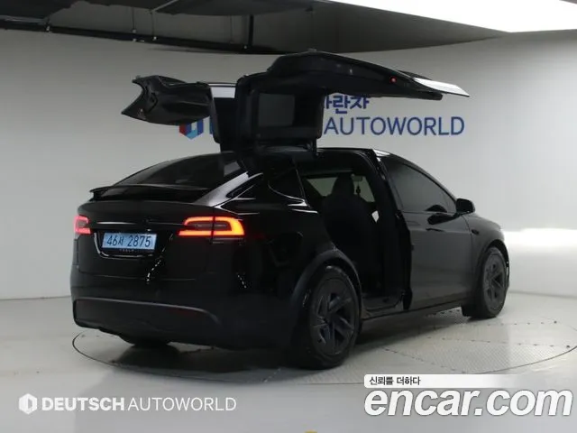 Tesla Model X — Фото автомобиля 3