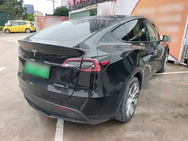 Tesla Model Y — Фото автомобиля 6
