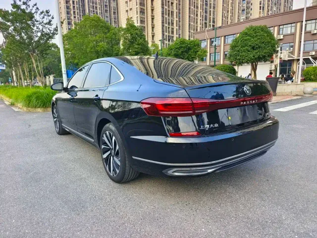 Volkswagen Passat — Фото автомобиля 7