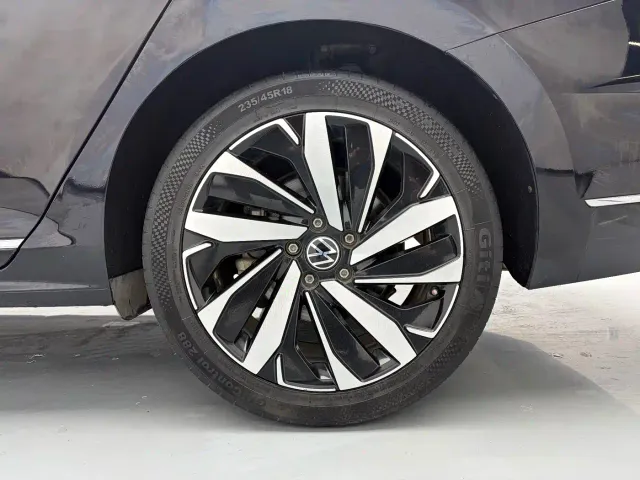 Volkswagen Passat — Фото автомобиля 9