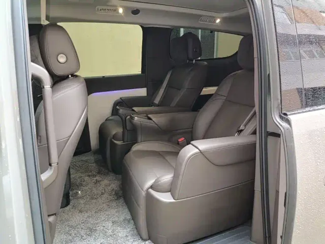 Li Auto MEGA — Фото автомобиля 16