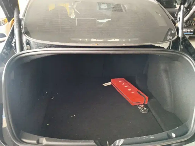 Tesla Model 3 — Фото автомобиля 18