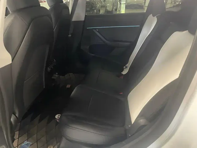 Tesla Model Y — Фото автомобиля 8