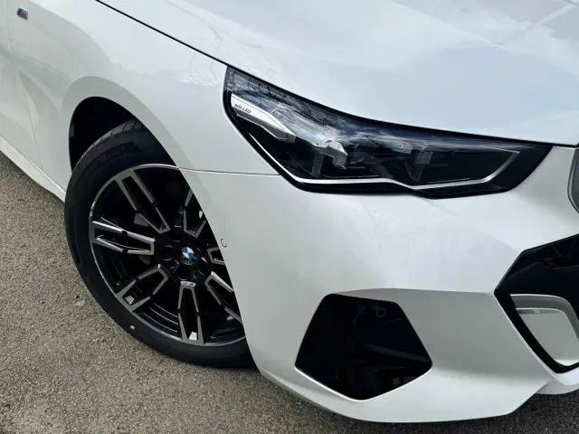 BMW 5 Series — Фото автомобиля 4