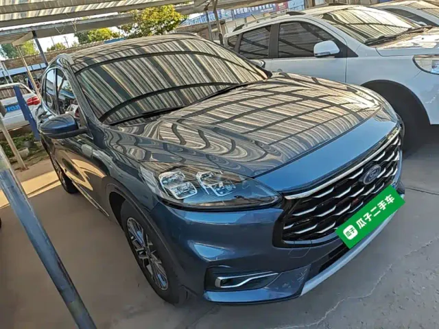 Ford Escape — Фото автомобиля 3